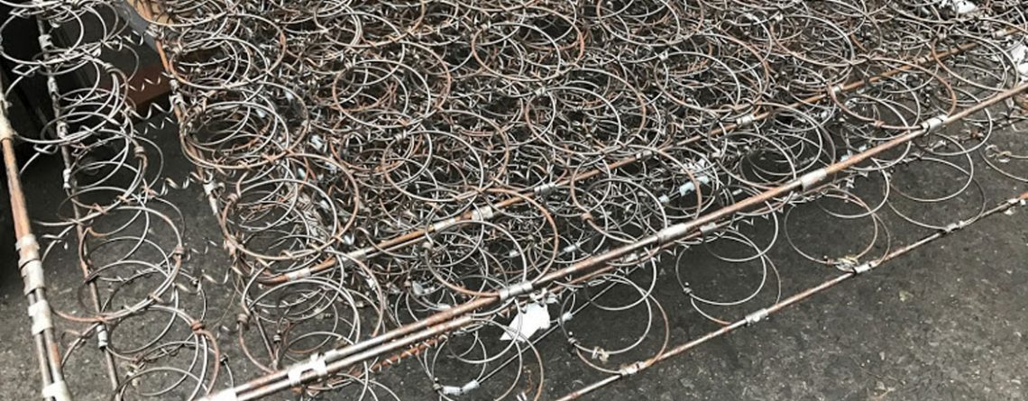 気温のある一定の暑さによって鉄の線路は変形する？